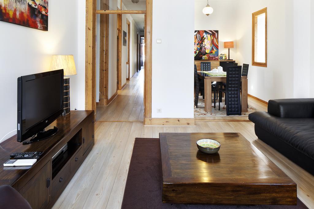 Lisbon Rentals Real Room photo