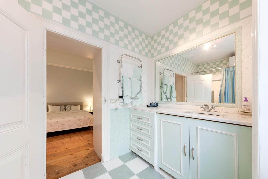 Lisbon Rentals Real Room photo