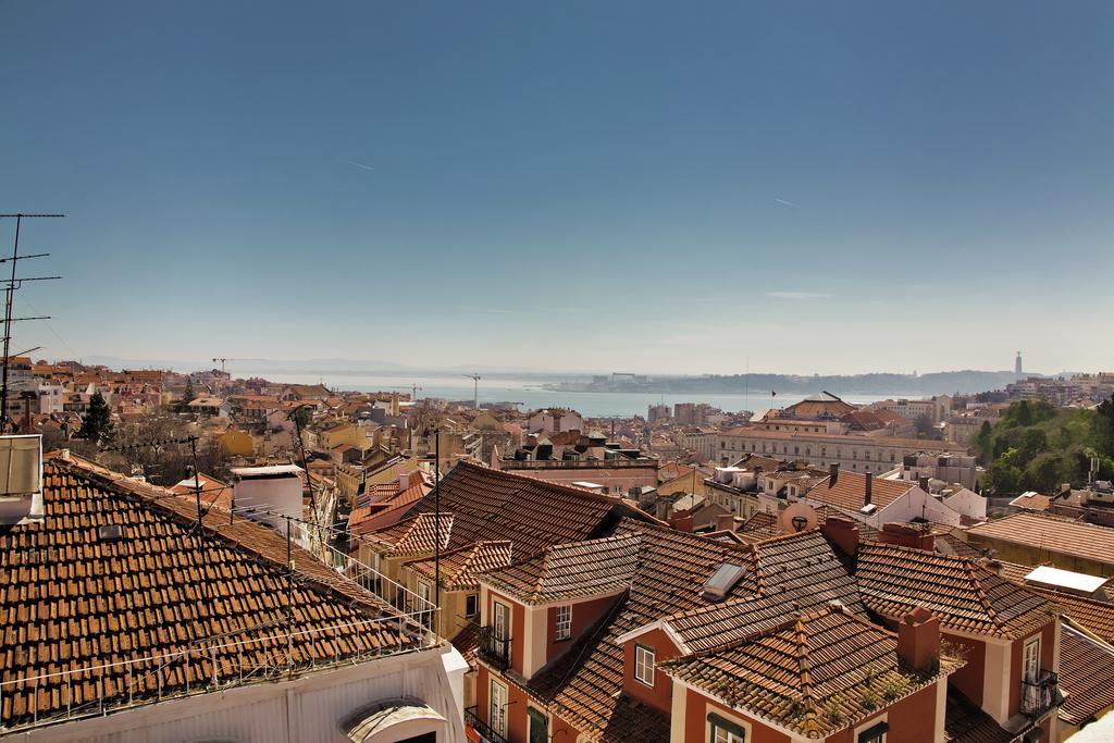 Lisbon Rentals Real Room photo